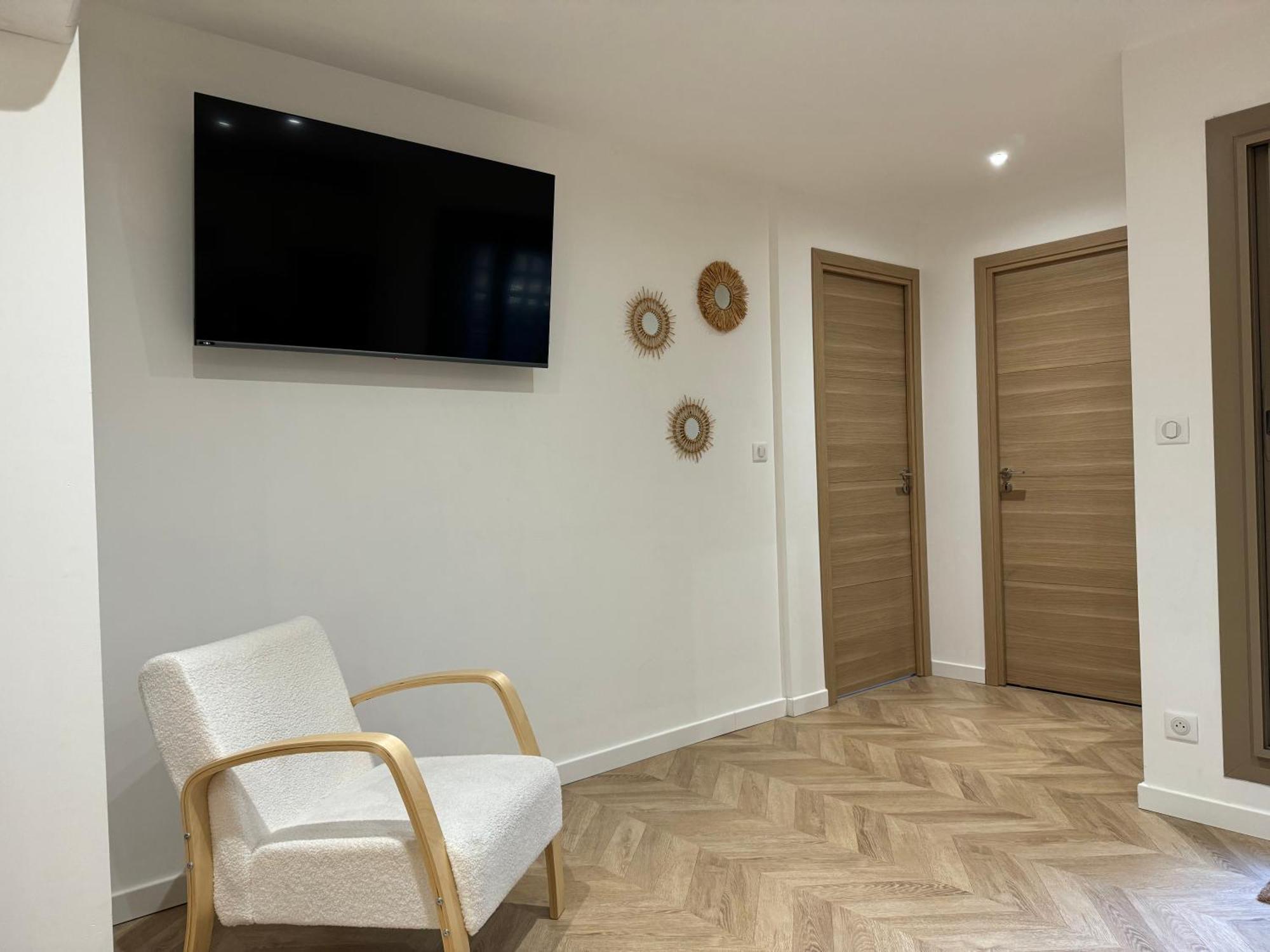 Appartamento Le Rive Droite - Gare Centre - Wifi - Terrasse - Face Remparts Avignone Esterno foto