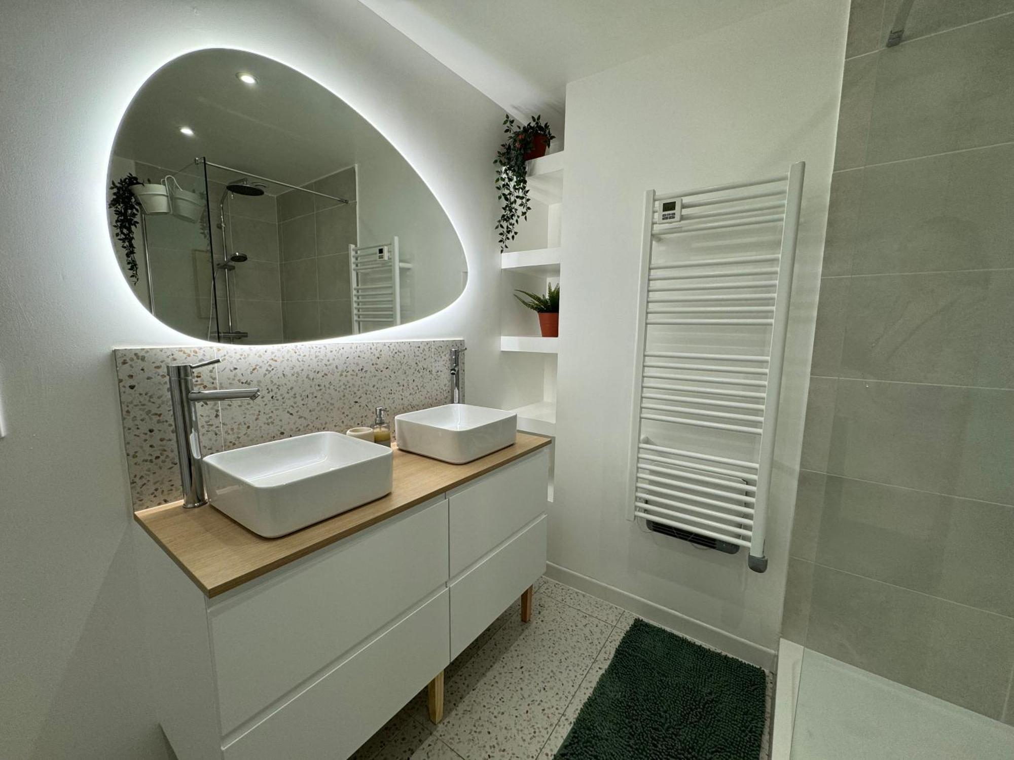 Appartamento Le Rive Droite - Gare Centre - Wifi - Terrasse - Face Remparts Avignone Esterno foto